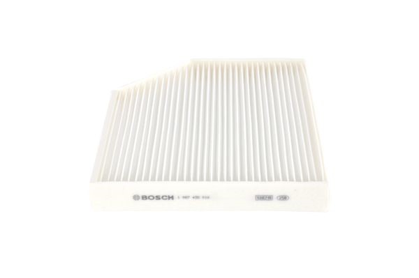 BOSCH Kupefilter - P562037 - audi a4 allroad b8, a4 b8, a4 b8 avant, a5, a5 cabriolet, a5 sportback, q5, q5 van, porsche macan - OE 8K0 819 439
